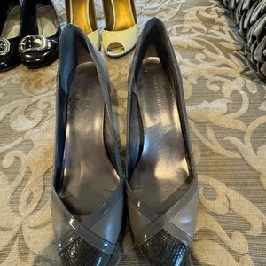 Anne Klein size 8 grey pump